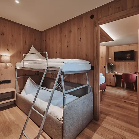 Austria Hotel 4*