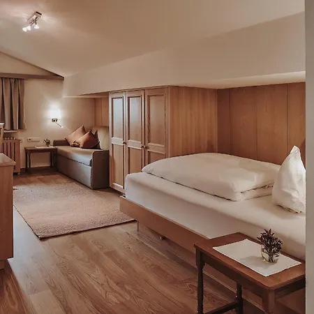 Отель Austria 4*